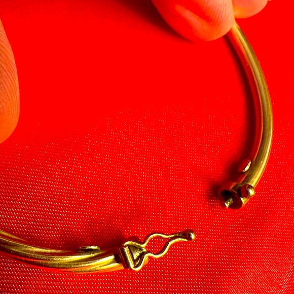 WOW POSHMARK - Authentic 10K Gold Italian Bangle Bracelet - Picture 8 of 16
